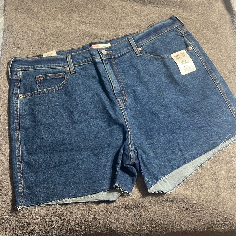 NWT Levi’s Signature high rise denim shorts 22